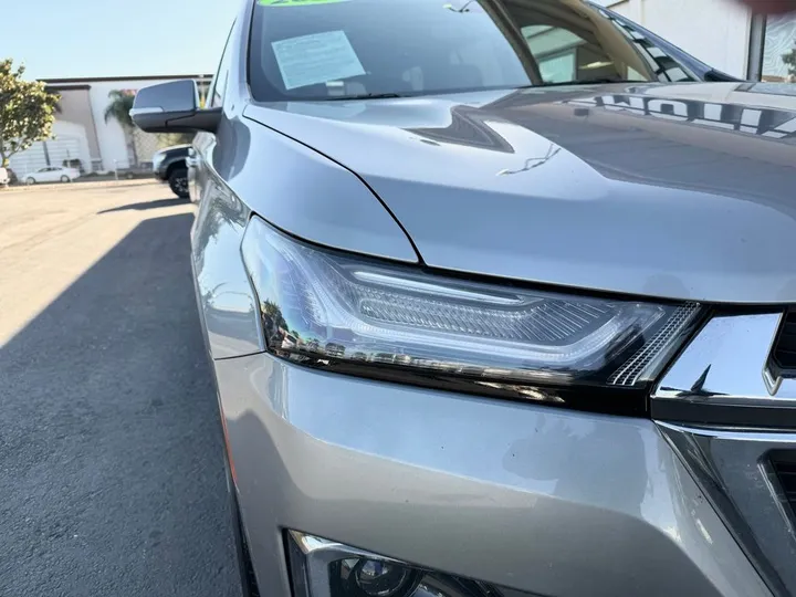 Sterling Gray Metallic, 2023 CHEVROLET TRAVERSE Image 4