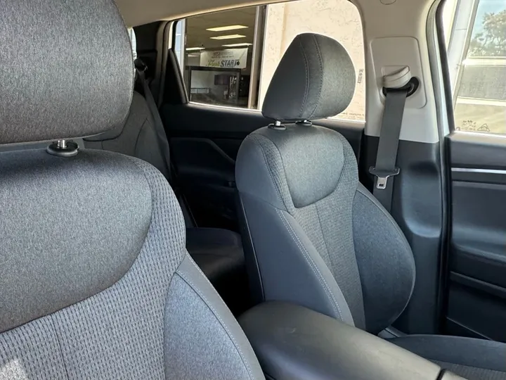 Serenity White Pearl, 2023 HYUNDAI SANTA FE Image 25