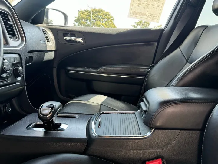 Pitch Black, 2014 DODGE CHARGER Image 24