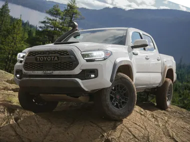 Super White, 2020 TOYOTA TACOMA Image 