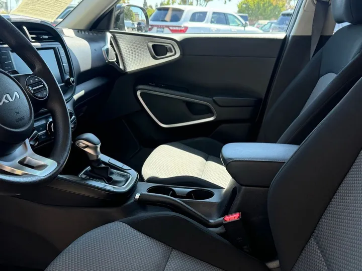 Fusion Black, 2023 KIA SOUL Image 12