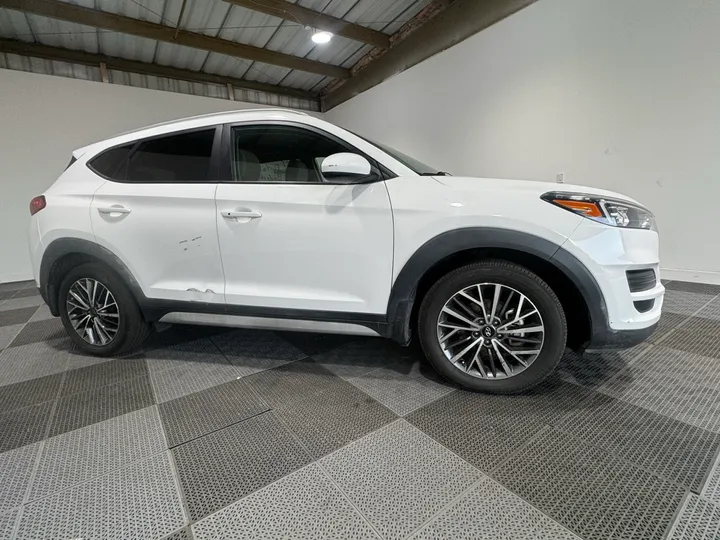 Dazzling White, 2019 HYUNDAI TUCSON Image 5