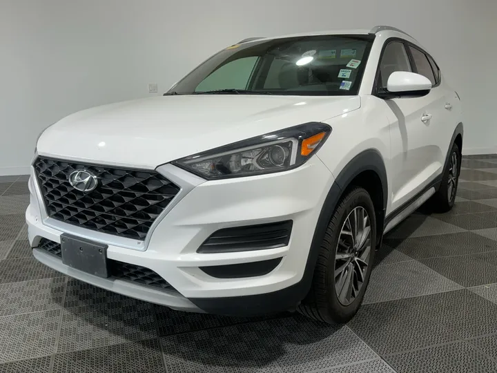 Dazzling White, 2019 HYUNDAI TUCSON Image 3