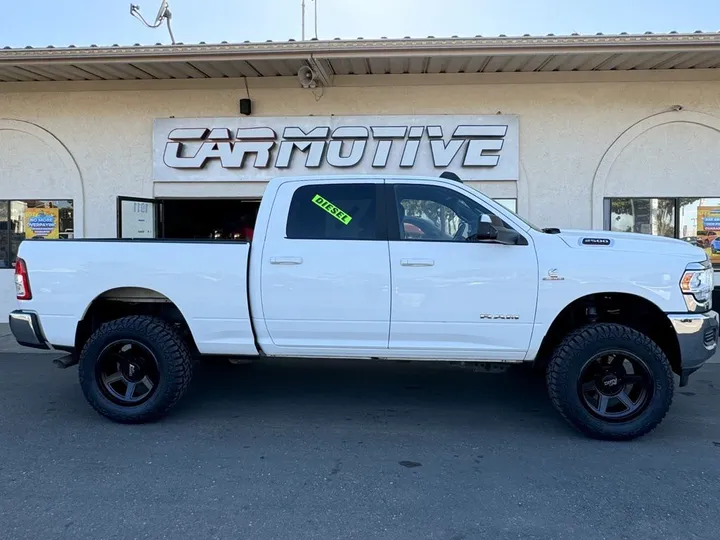 Bright White Clearcoat, 2022 RAM 2500 Image 3