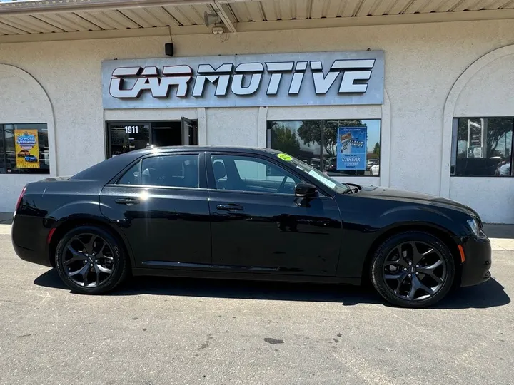 Gloss Black, 2022 CHRYSLER 300 Image 2