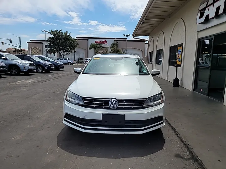 White, 2018 VOLKSWAGEN JETTA Image 2