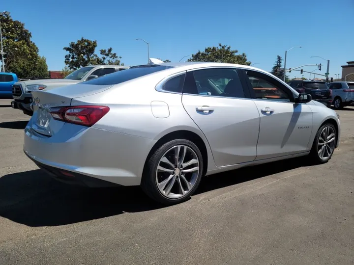 Silver Ice Metallic, 2022 CHEVROLET MALIBU Image 2