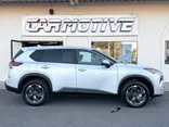 Brilliant Silver Metallic, 2024 NISSAN ROGUE Thumnail Image 2