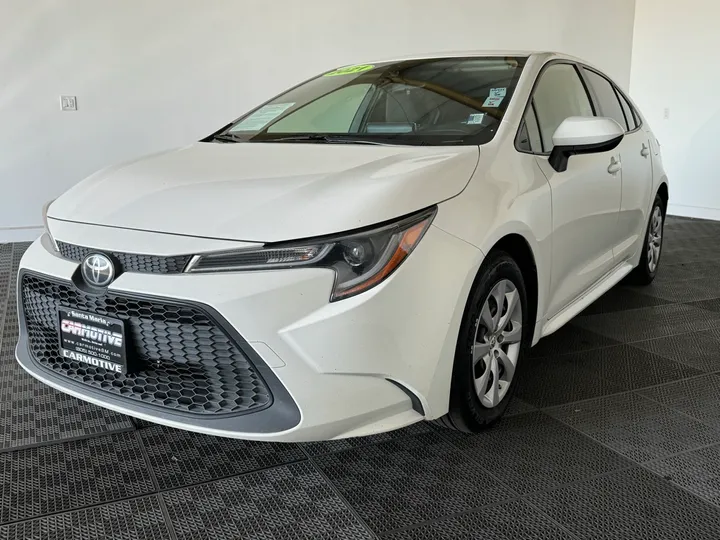 White, 2021 TOYOTA COROLLA Image 3