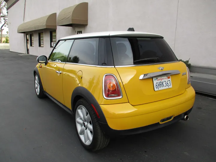 YELLOW, 2009 MINI HARDTOP Image 7