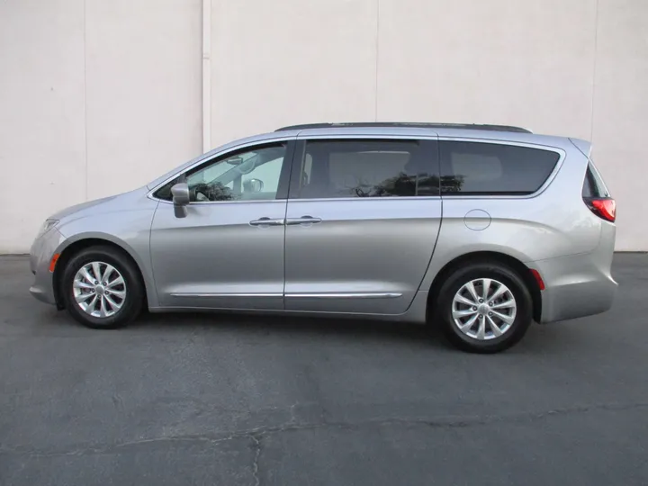 GREY, 2017 CHRYSLER PACIFICA Image 8