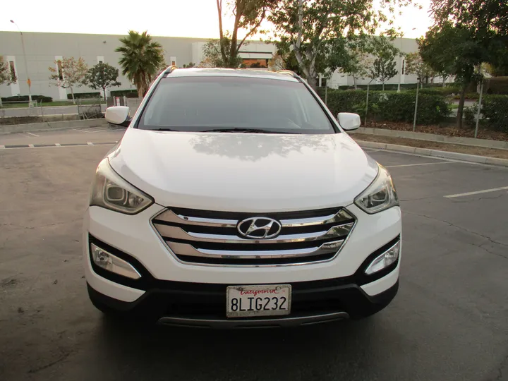 WHITE, 2013 HYUNDAI SANTA FE SPORT Image 2