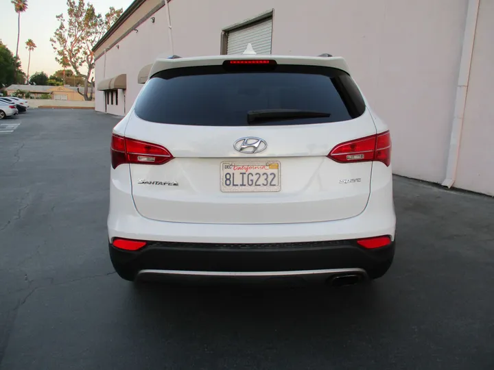 WHITE, 2013 HYUNDAI SANTA FE SPORT Image 6