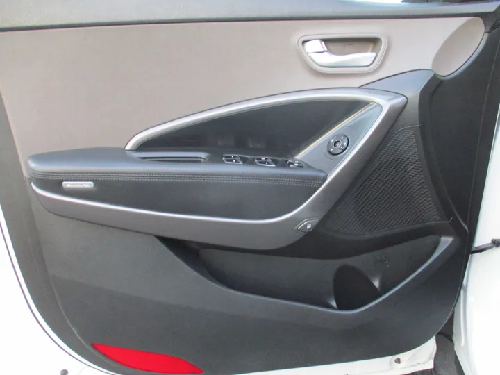 WHITE, 2013 HYUNDAI SANTA FE SPORT Image 13