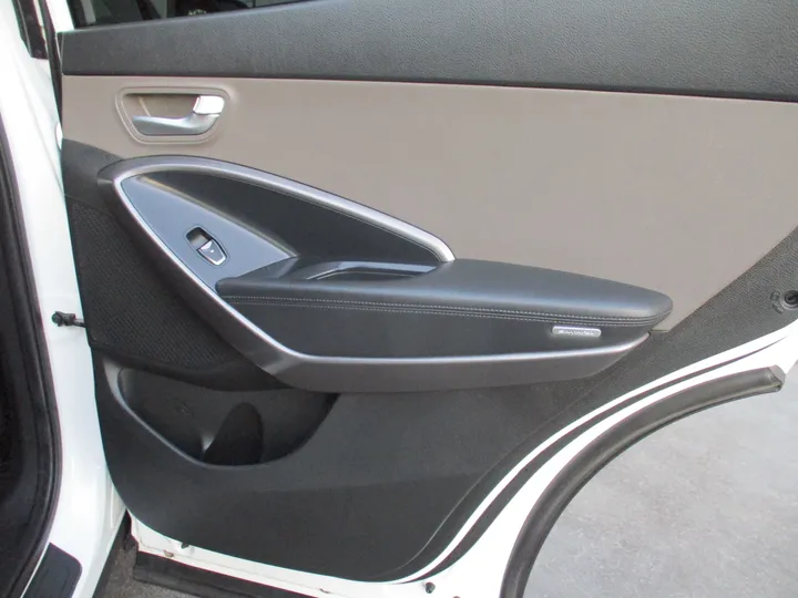 WHITE, 2013 HYUNDAI SANTA FE SPORT Image 16