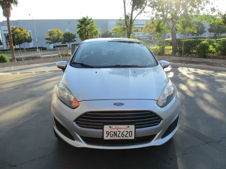 SILVER, 2018 FORD FIESTA Image 2