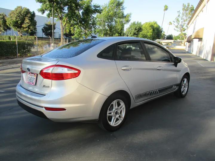 SILVER, 2018 FORD FIESTA Image 5