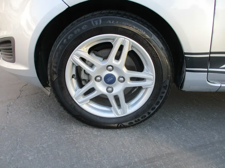 SILVER, 2018 FORD FIESTA Image 9