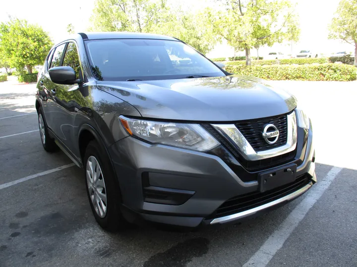 GREY, 2017 NISSAN ROGUE Image 1