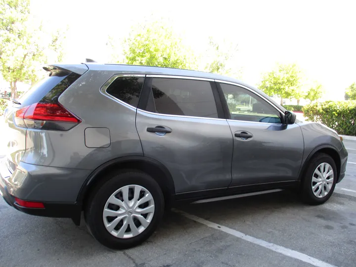 GREY, 2017 NISSAN ROGUE Image 4