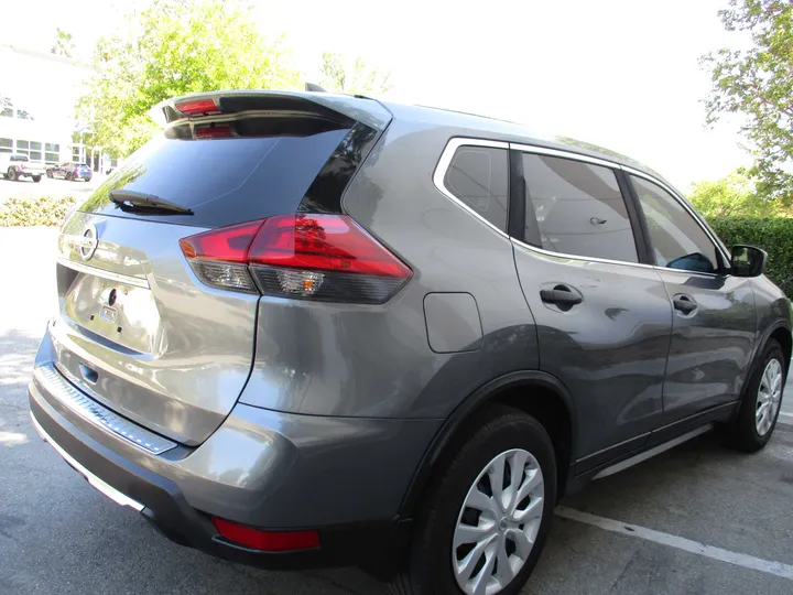 GREY, 2017 NISSAN ROGUE Image 5