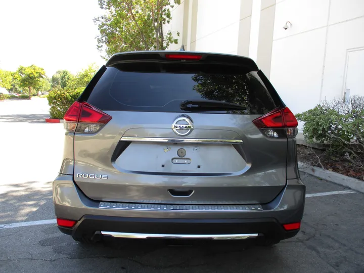 GREY, 2017 NISSAN ROGUE Image 6