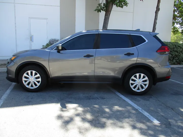 GREY, 2017 NISSAN ROGUE Image 8