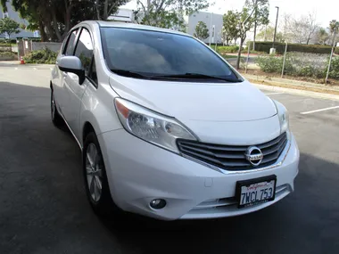 WHITE, 2014 NISSAN VERSA Image 