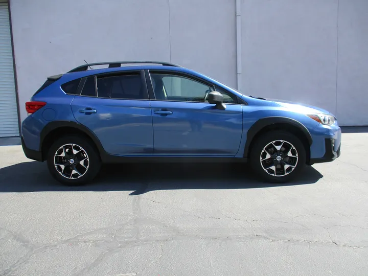 BLUE, 2018 SUBARU CROSSTREK Image 4