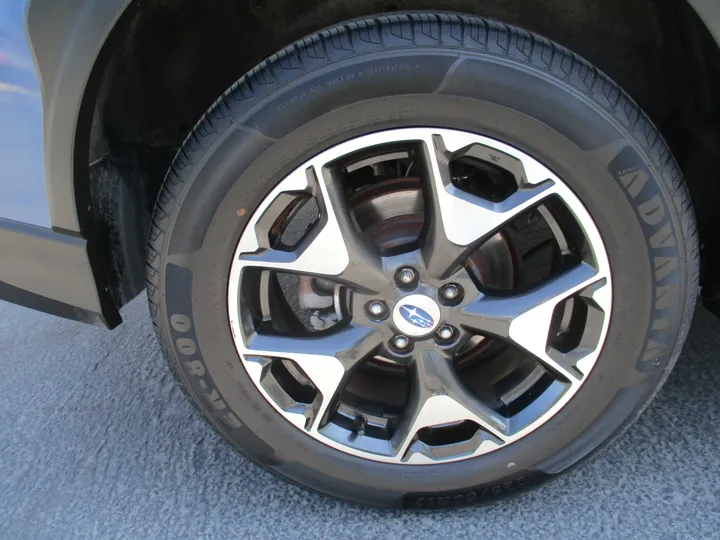 BLUE, 2018 SUBARU CROSSTREK Image 17