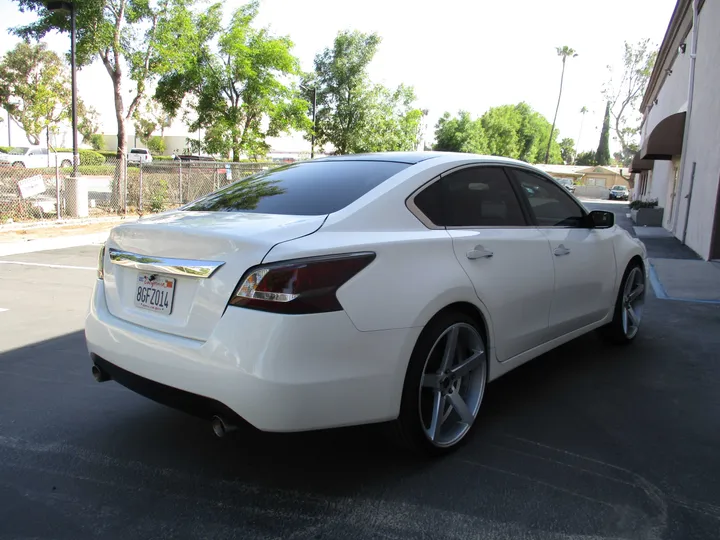 WHITE, 2013 NISSAN ALTIMA Image 5