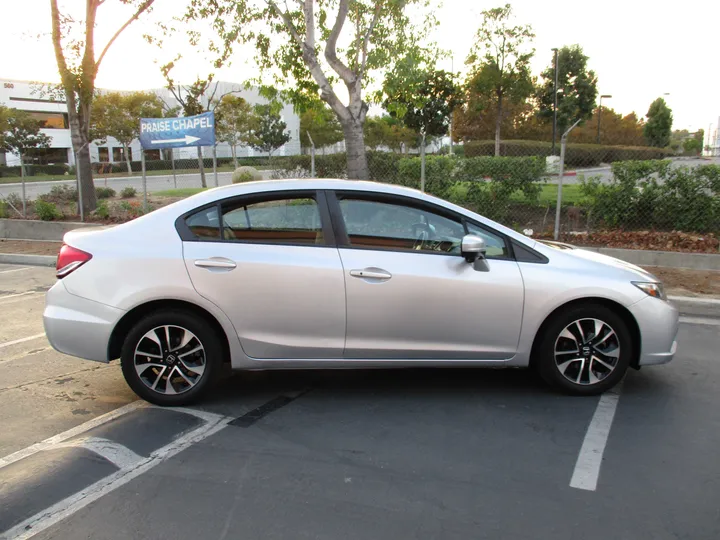 SILVER, 2015 HONDA CIVIC Image 4