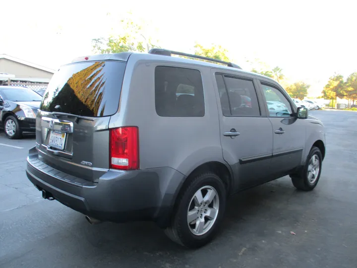 GRAY, 2011 HONDA PILOT Image 3