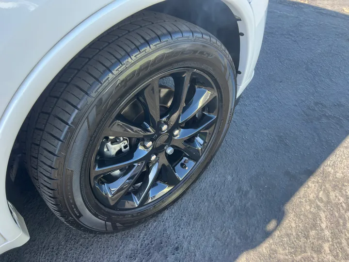 WHITE, 2017 DODGE DURANGO Image 14