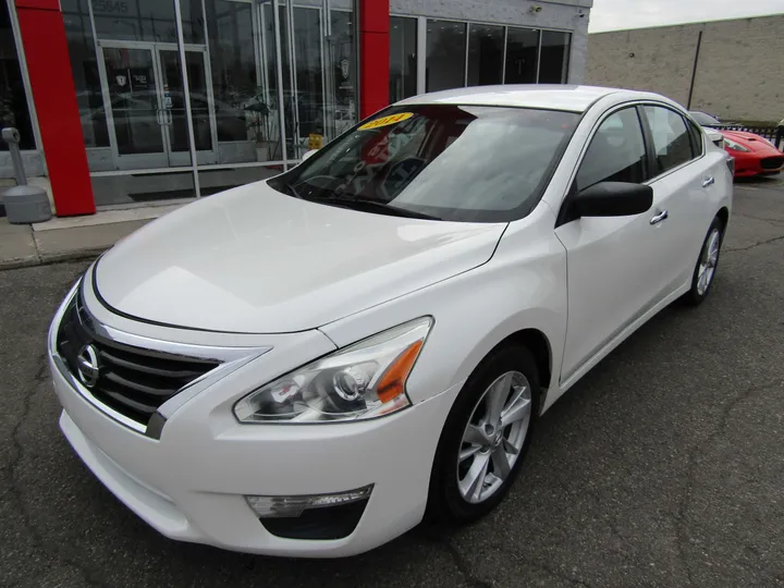 WHITE, 2014 NISSAN ALTIMA Image 2