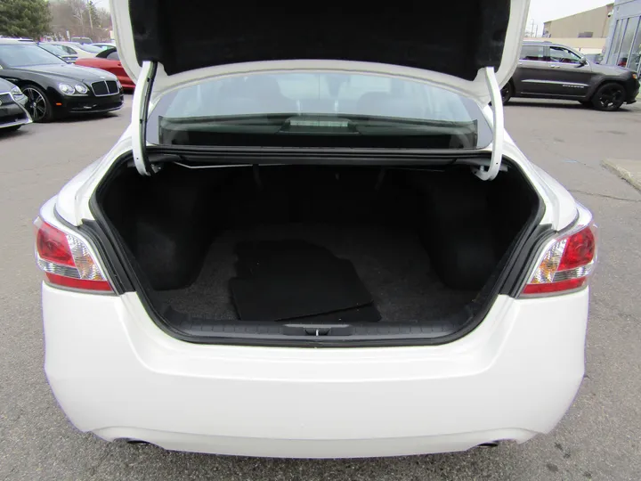 WHITE, 2014 NISSAN ALTIMA Image 8