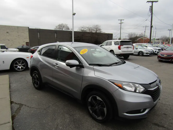 SILVER, 2018 HONDA HR-V Image 5