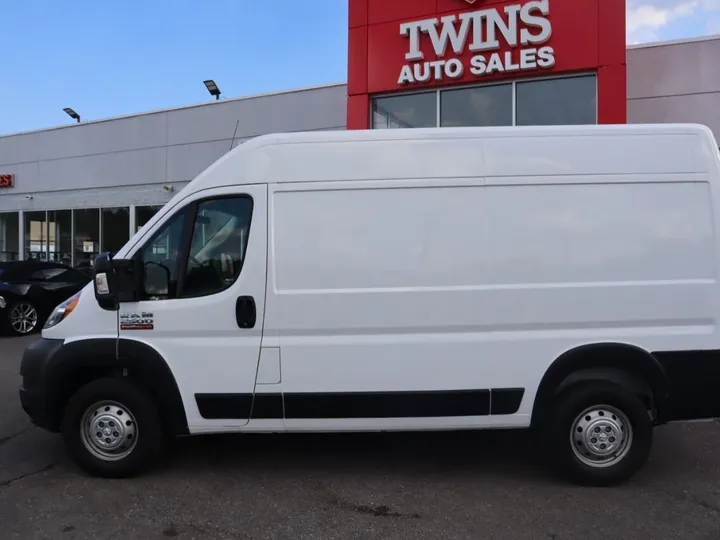 WHITE, 2021 RAM PROMASTER CARGO VAN Image 2