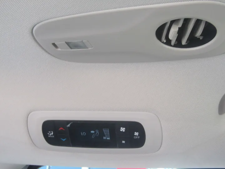 WHITE, 2020 CHRYSLER VOYAGER Image 17