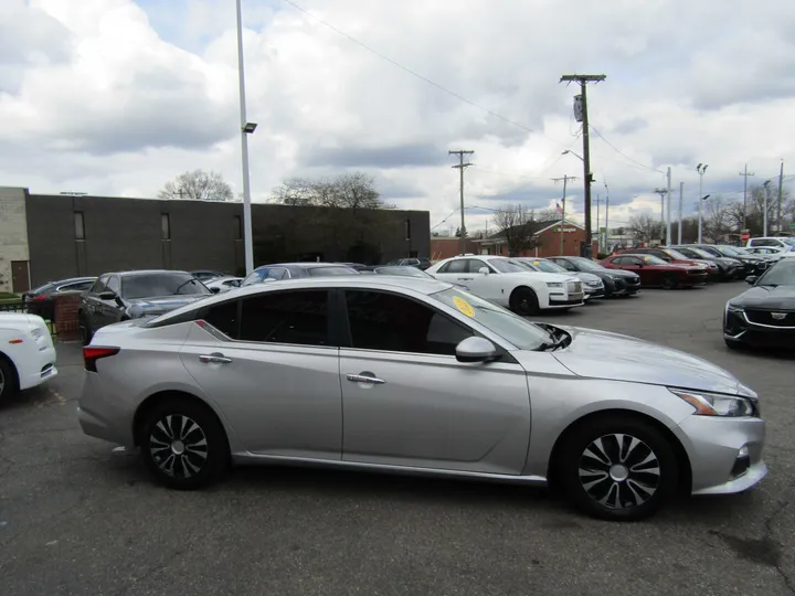 SILVER, 2020 NISSAN ALTIMA Image 5