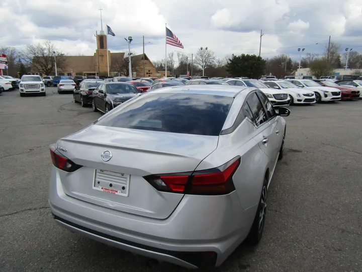 SILVER, 2020 NISSAN ALTIMA Image 6