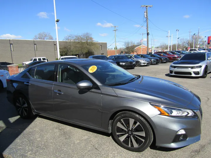 GREY, 2019 NISSAN ALTIMA Image 5