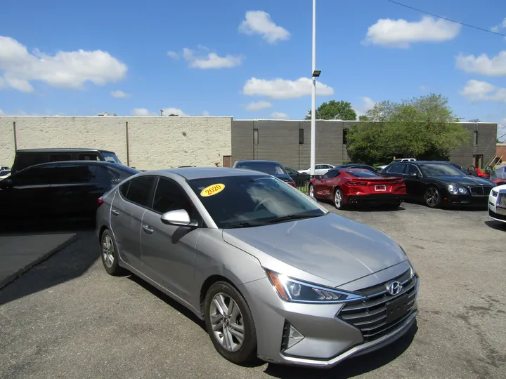 SILVER, 2020 HYUNDAI ELANTRA Image 4