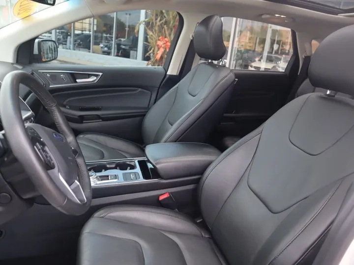 WHITE, 2019 FORD EDGE Image 11