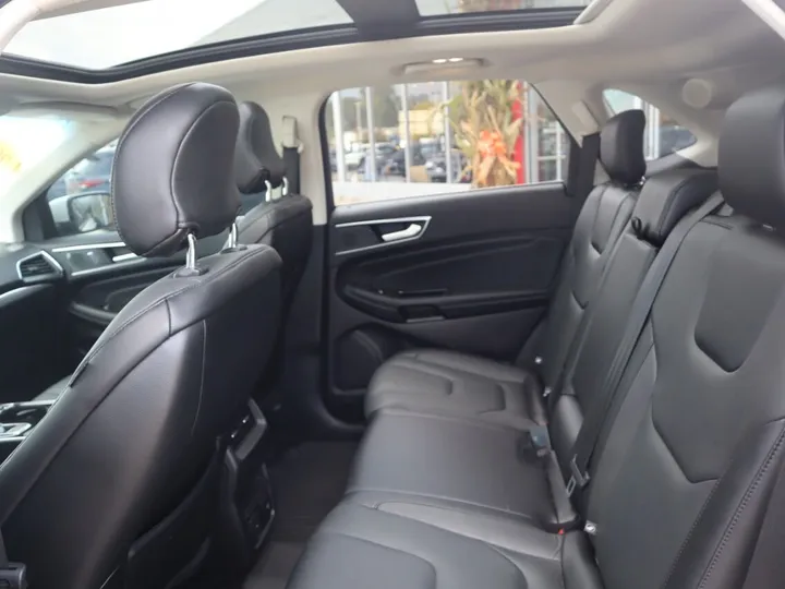 WHITE, 2019 FORD EDGE Image 19