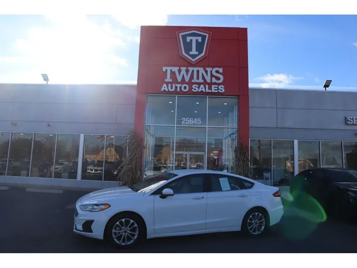 White, 2019 FORD FUSION Image 1