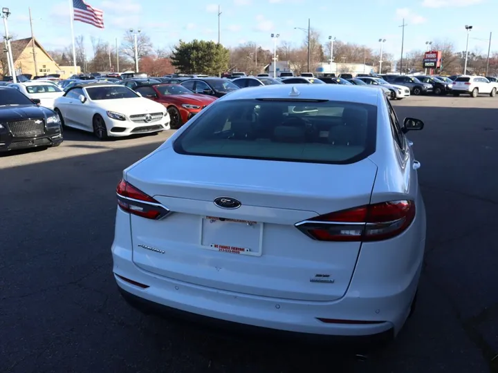 White, 2019 FORD FUSION Image 6