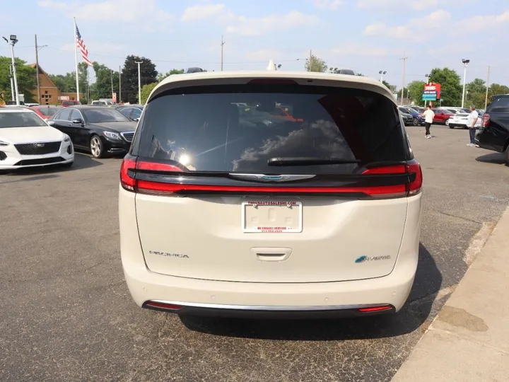 WHITE, 2021 CHRYSLER PACIFICA HYBRID Image 7