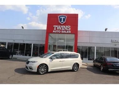 WHITE, 2021 CHRYSLER PACIFICA HYBRID Image 