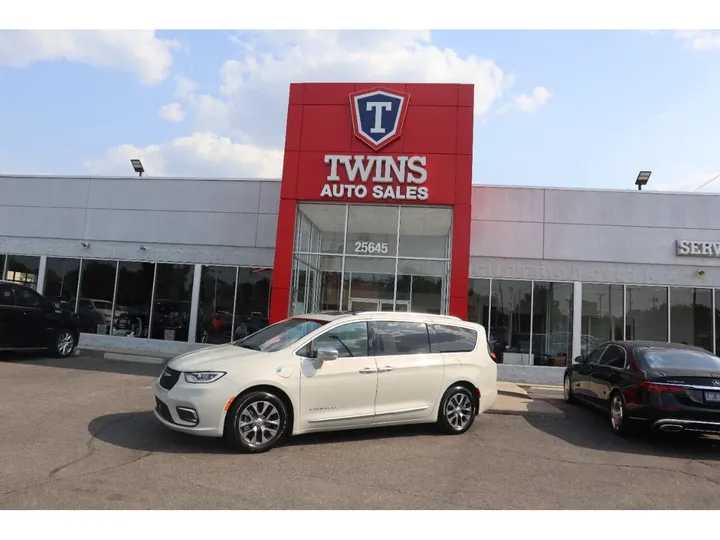 WHITE, 2021 CHRYSLER PACIFICA HYBRID Image 1